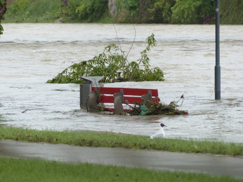 Hochwasser Parkbank